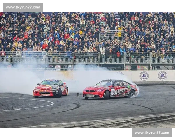 高速赛道激情竞速全面展现摩托车极限驾驶技艺与非凡风采魅力表现